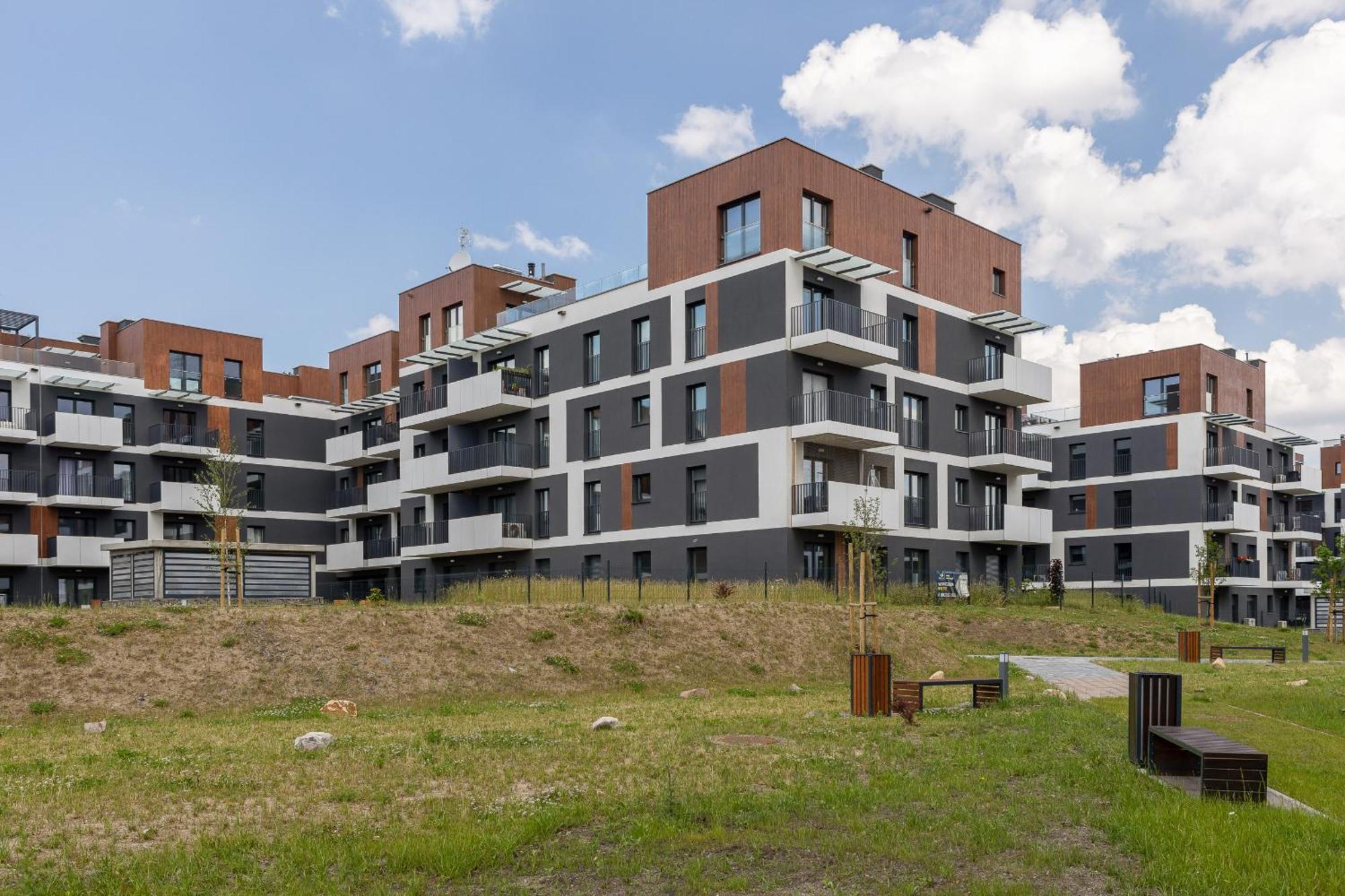 Ceglana Park Bright Balcony & Parking By Renters